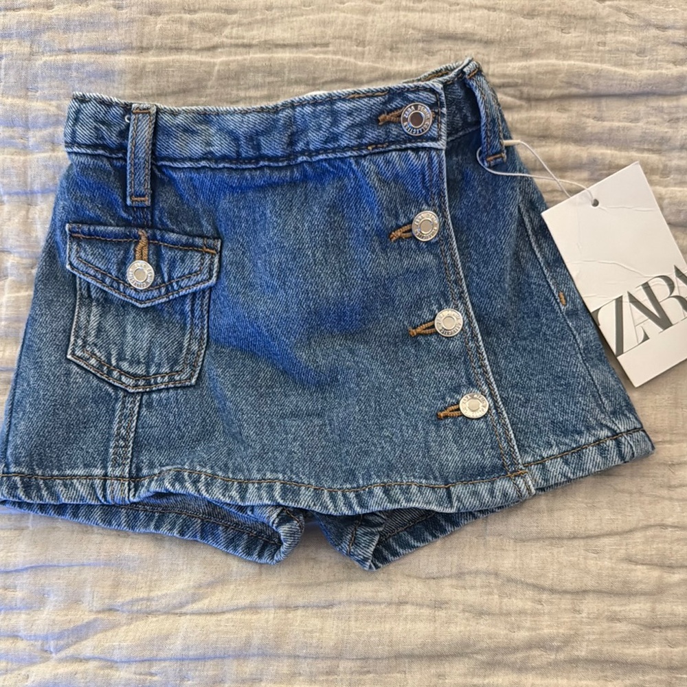 Zara Indigo Denim Shorts with Button Accents